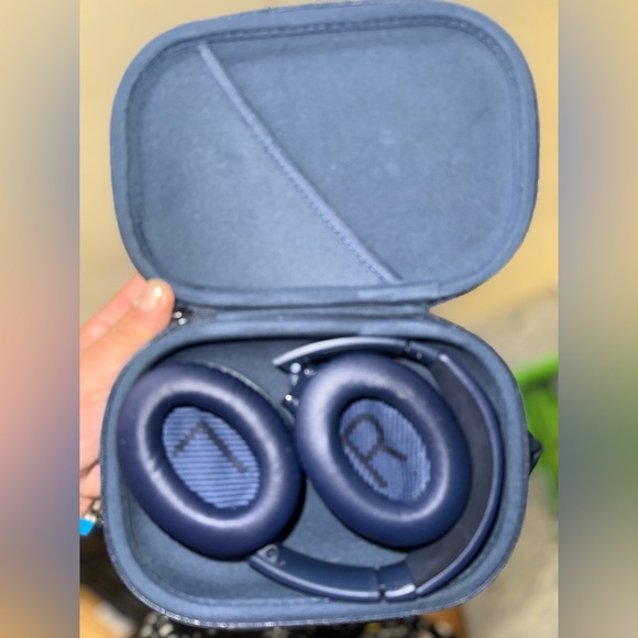 Bose Navy Over-Ear Headphones with Case - Picture 1 of 6